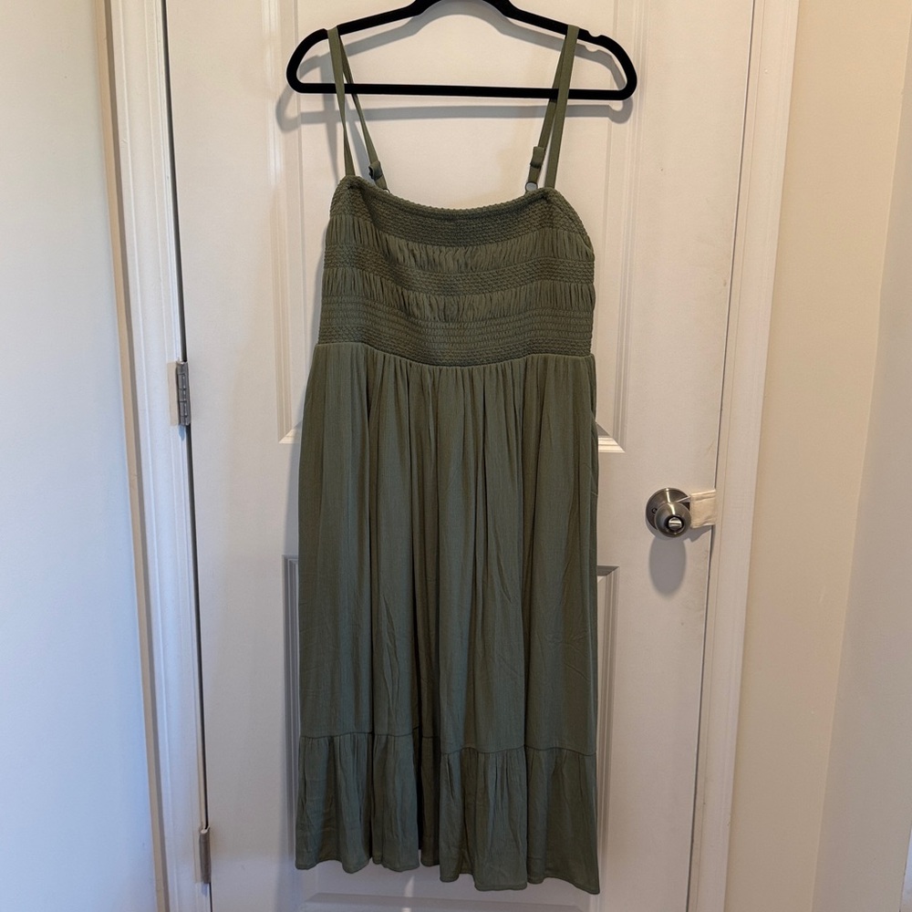 NWT- Torrid Spaghetti Strap Midi Dress